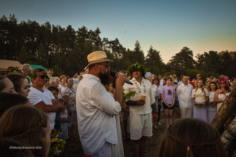  Najkrótsza noc, najdłuższe czary. Jelenie w terenie szukały kwiatu paproci 