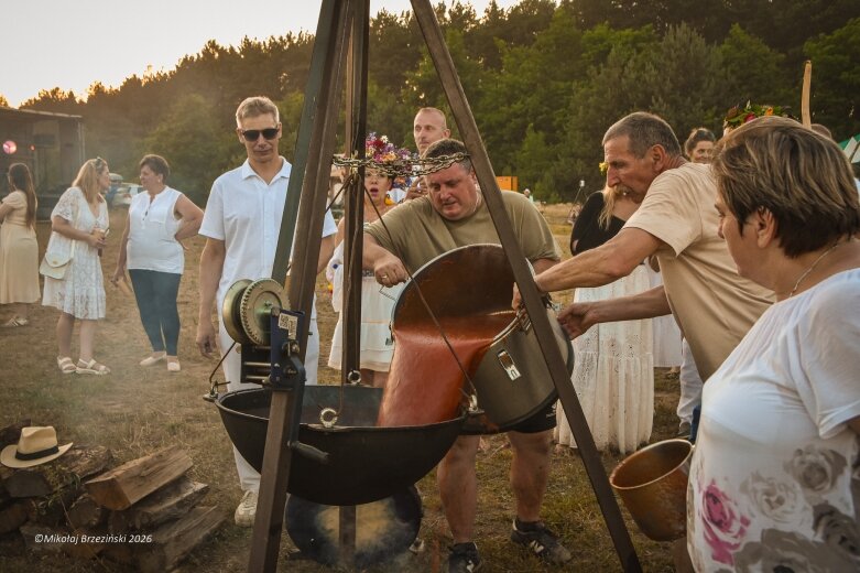  Najkrótsza noc, najdłuższe czary. Jelenie w terenie szukały kwiatu paproci 