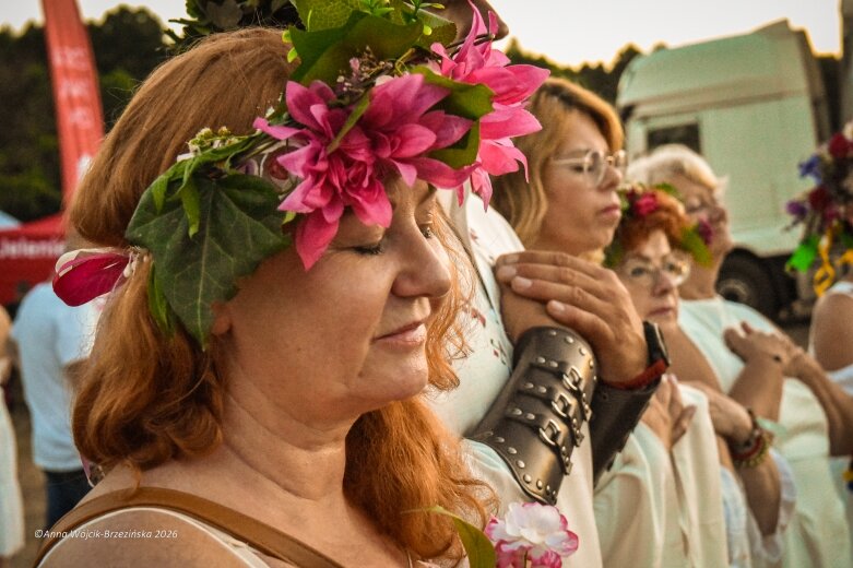  Najkrótsza noc, najdłuższe czary. Jelenie w terenie szukały kwiatu paproci 