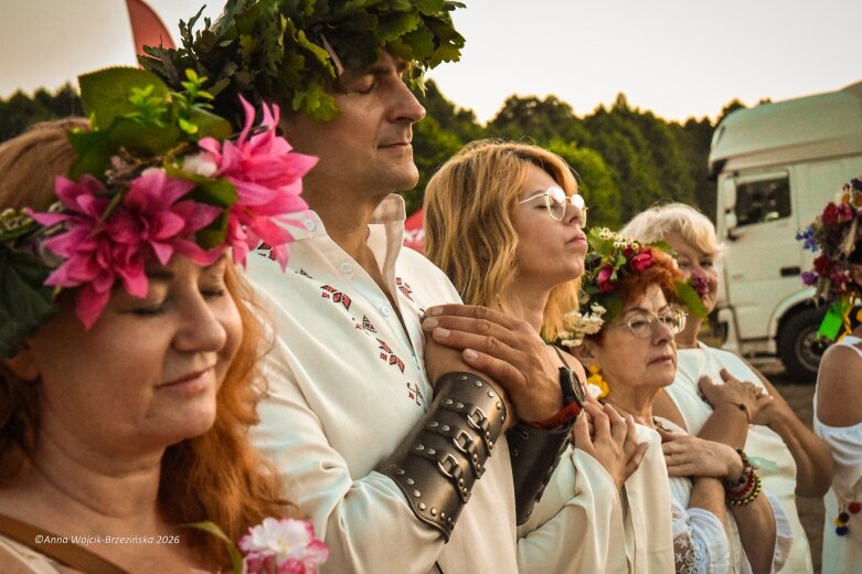  Najkrótsza noc, najdłuższe czary. Jelenie w terenie szukały kwiatu paproci 
