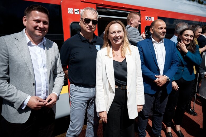  Po 25 latach pociągi mają wrócić do Mszczonowa. Umowa za blisko 1,5 mld zł 
