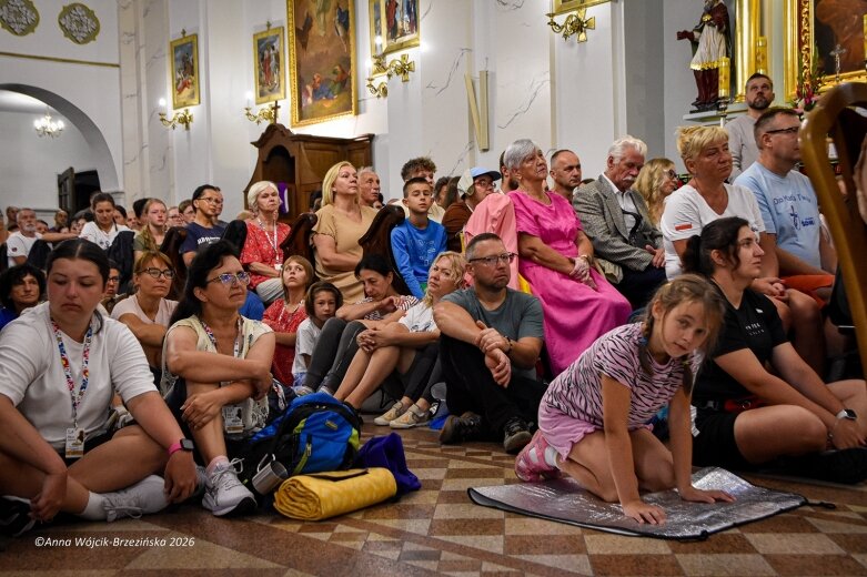  Łowicka pielgrzymka wróciła do Makowa młodsza niż przed rokiem 
