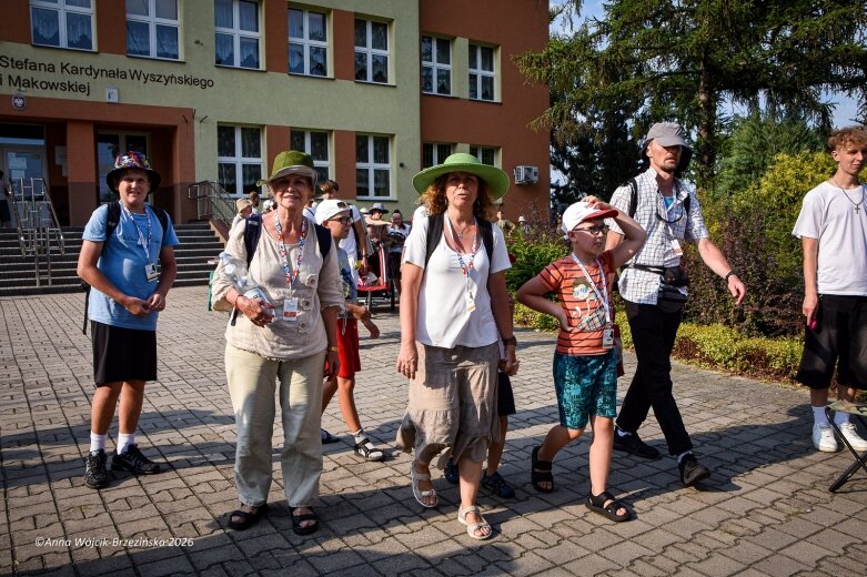  Łowicka pielgrzymka wróciła do Makowa młodsza niż przed rokiem 