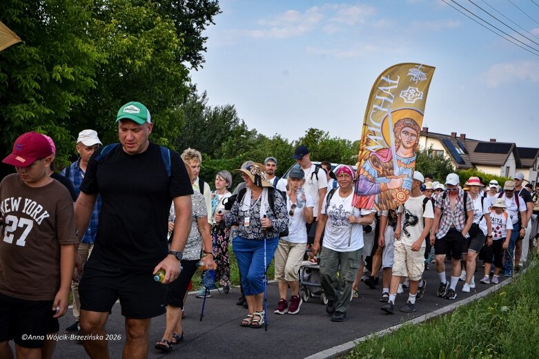  Łowicka pielgrzymka wróciła do Makowa młodsza niż przed rokiem 
