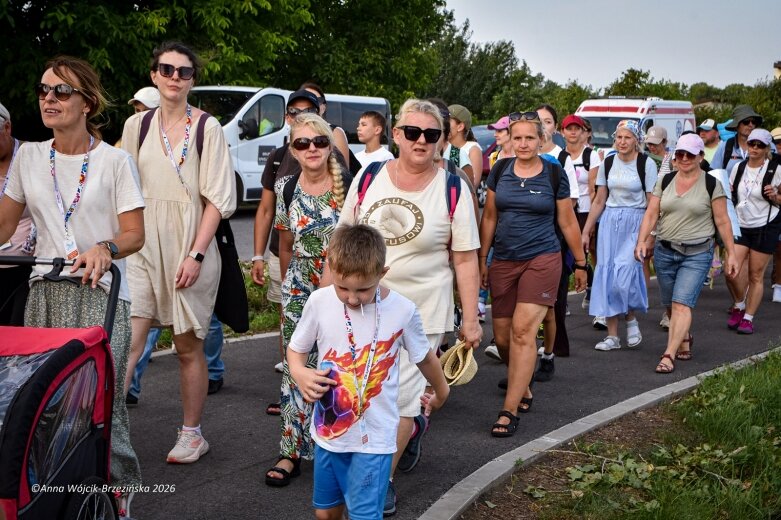  Łowicka pielgrzymka wróciła do Makowa młodsza niż przed rokiem 