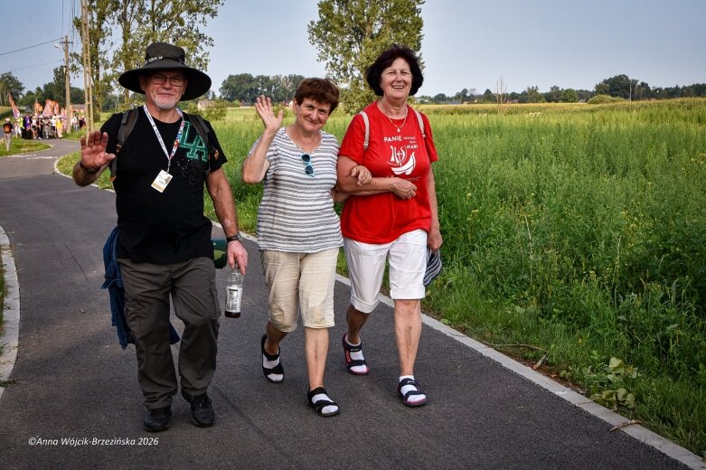  Łowicka pielgrzymka wróciła do Makowa młodsza niż przed rokiem 