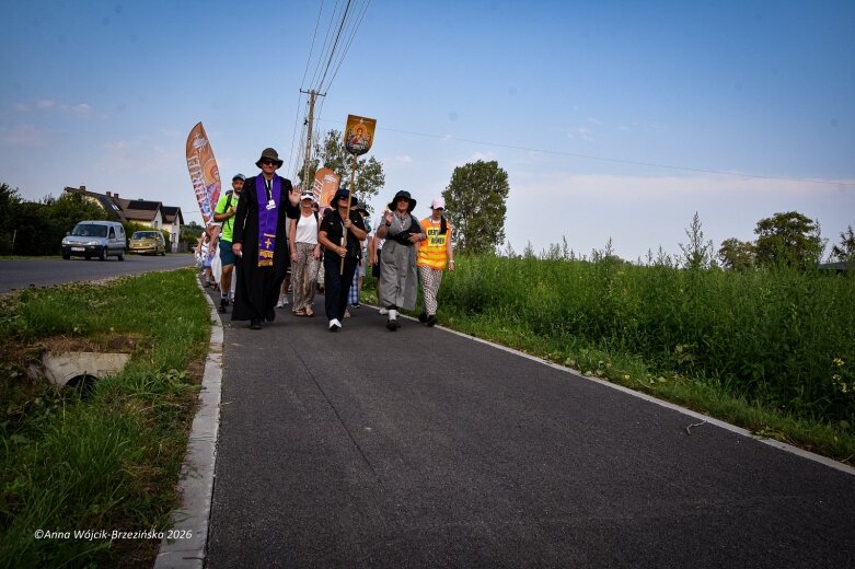  Łowicka pielgrzymka wróciła do Makowa młodsza niż przed rokiem 