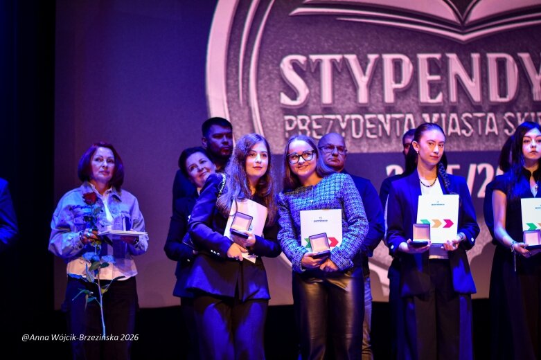 Ponad 250 uczniów odebrało stypendia Prezydenta Miasta Skierniewice