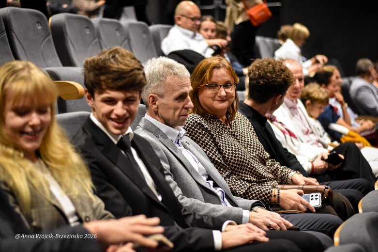  Ponad 250 uczniów odebrało stypendia Prezydenta Miasta Skierniewice 