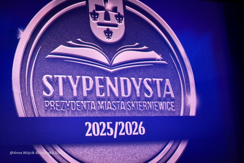  Ponad 250 uczniów odebrało stypendia Prezydenta Miasta Skierniewice 