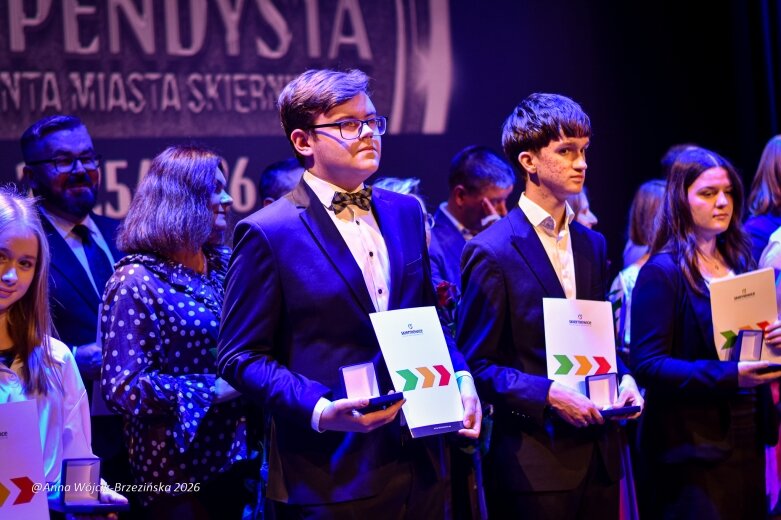 Ponad 250 uczniów odebrało stypendia Prezydenta Miasta Skierniewice 