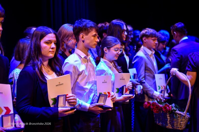  Ponad 250 uczniów odebrało stypendia Prezydenta Miasta Skierniewice 