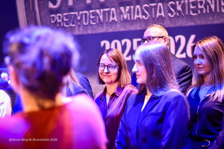  Ponad 250 uczniów odebrało stypendia Prezydenta Miasta Skierniewice 