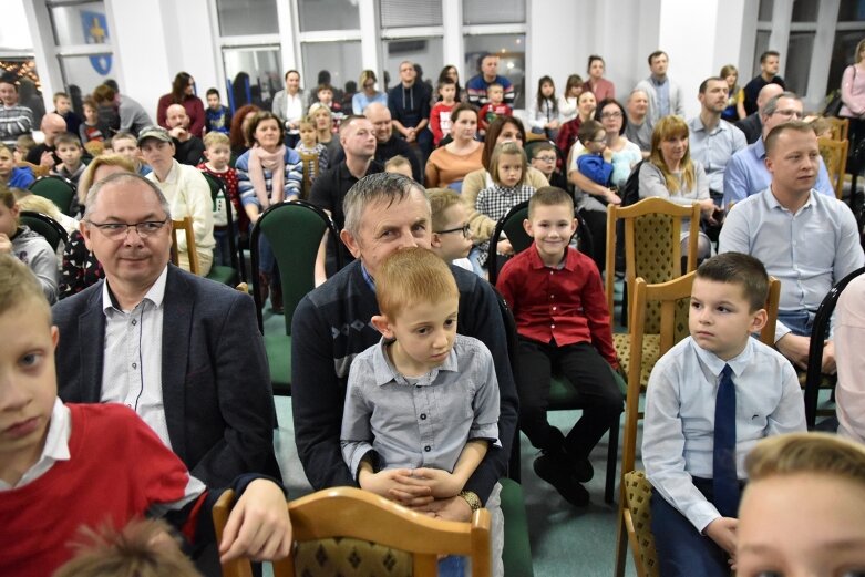  Tygrysy pod choinką. Zobaczcie, jak świętuje roczniak 