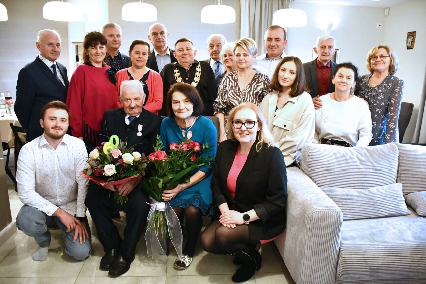 Gabriela i Jan Woźniakowie wspólnie przeżyli już ponad 60 lat. Pobrali się w 1963 roku w Wilkowie. Zamieszkali w