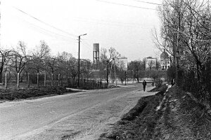  Tuż za zalewem, jeszcze do lat 80. znajdował się duży sad.  